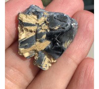 Hematit Örneği ile Altın Rutil Kristal