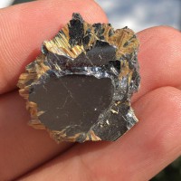 Hematit Örneği ile Altın Rutil Kristal